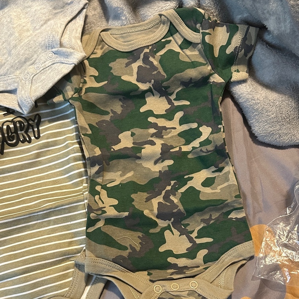 Baby Onesie Lot - Neutral Dino, Camo & Striped Styles, 5 BNWT - Picture 4 of 6